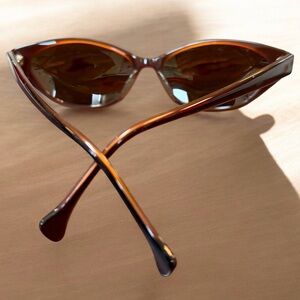 Elegant Brown vintage Oscar de La Renta ladies Sunglasses